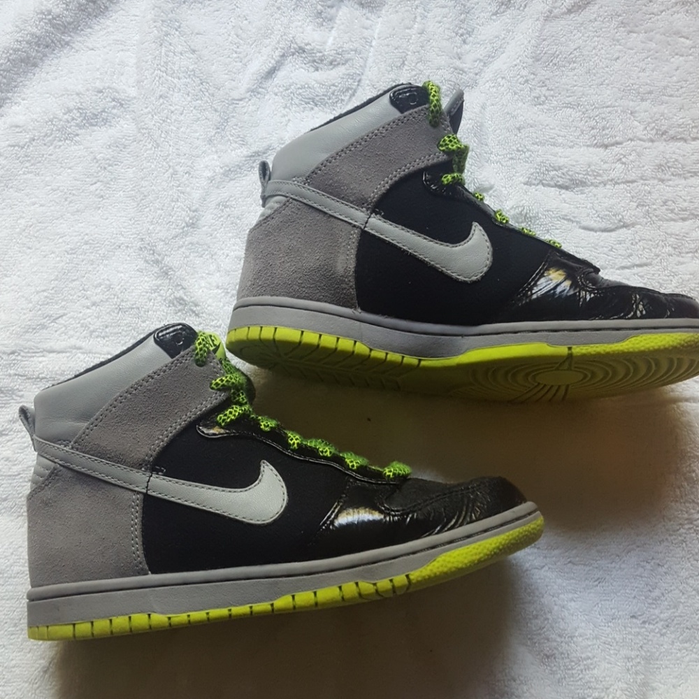 Shoes - Picture 2 of 7